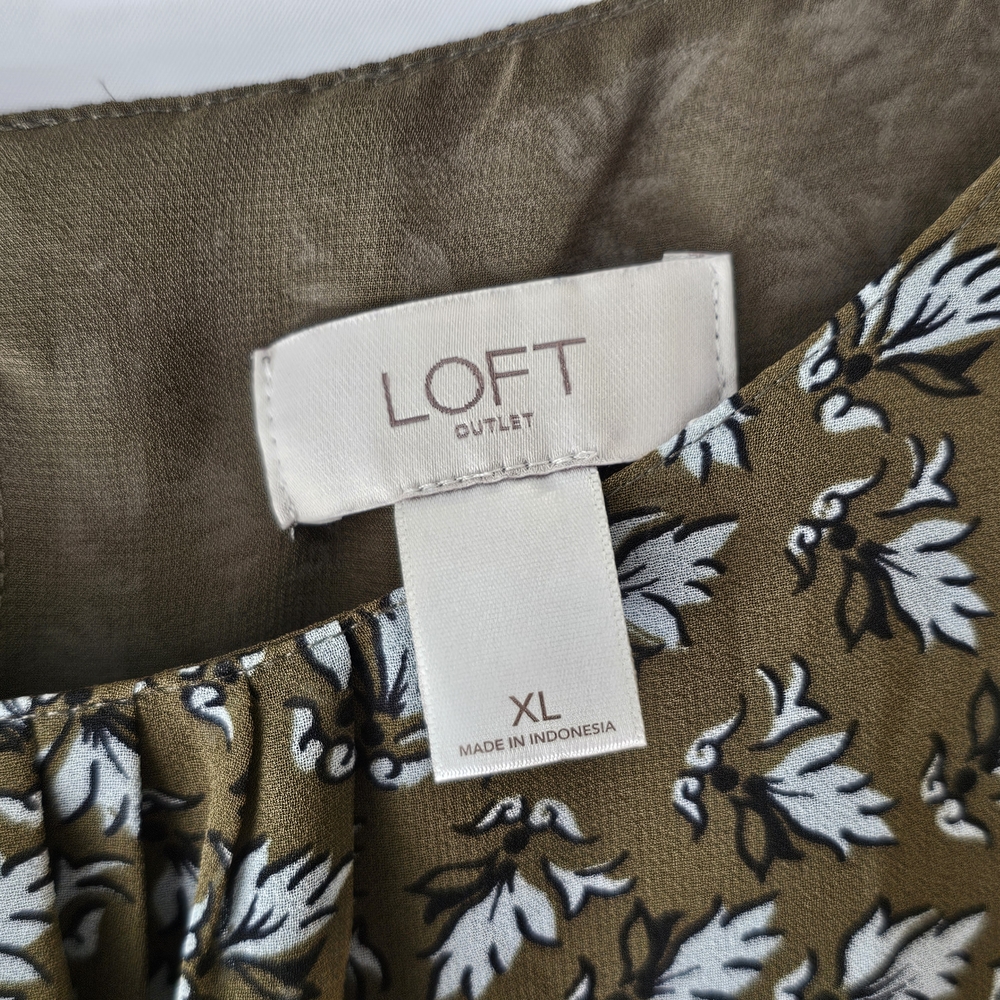 LOFT Sleeveless Floral Leaf Shell – Size XL – Olive Green, Light Blue, Black - Picture 3 of 10
